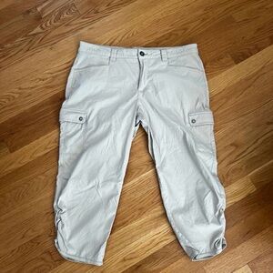 Eddie Bauer Hiking Capri Pants Women's size 12 Beige Stretch Ruche Outdoor